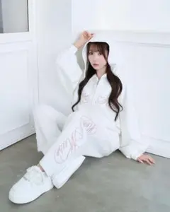 ロゼミューズ 大谷映美里 Rosemuse パーカー ブラック 新品タグ付き⭐️ ロゼミューズ 大谷映美里 Rosemuse パーカー ブラック 新品タグ
