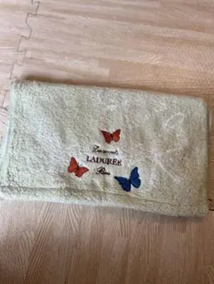 新品　LADUREE ラデュレ フェイスタオル バタフライ柄のサムネイル