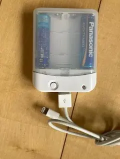 新品★すごく便利　単三電池駆動のモバイルバッテリーのサムネイル