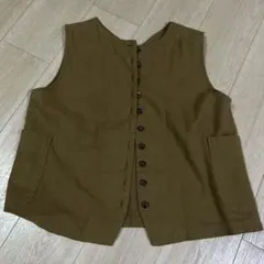 オリーブグリーン ボタン付きベスト