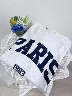 送料込み！！必見！！PARISプリント スウェット