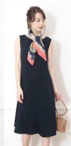 ジャスグリッティ　ワンピース　ノーカラー　袖なし