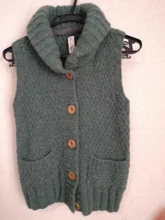 niko and☆グリーン ニットベスト ボタン付き