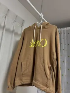 ブラウン フード付きパーカー グリーンロゴ