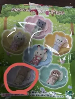 シルバニアファミリー 赤ちゃんとお花のベッドセット　みるくうさぎの小さい赤ちゃん