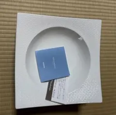 WEDGWOOD テクスチャー付き四角皿のサムネイル