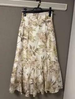 Apuweiser-riche 花柄スカート