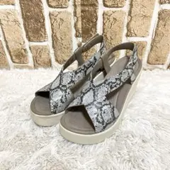 希少品 クロックスCROCS ブルックリン ウェッジソール W6 パイソン柄のサムネイル