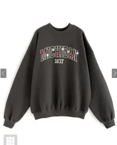 花ロゴ刺繍裏起毛スウェットトップス