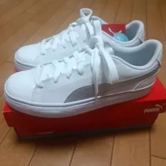 PUMA スニーカー ホワイト シルバーのサムネイル