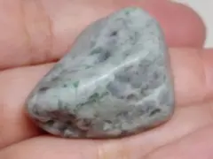糸魚川242 翡翠 34g ヒスイ 原石 鑑賞石 自然石 誕生石 鉱物 鉱石