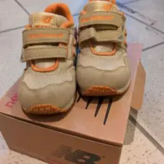 new balance ベビー スニーカー ベージュ/オレンジ