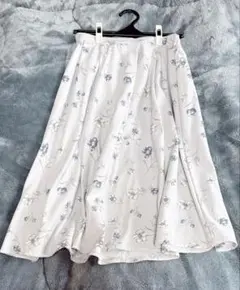 アイスブルー 花柄フレアスカート 膝下丈