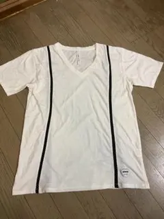 glamb VネックTシャツ ドットライン切替
