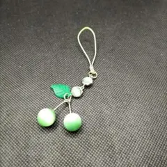 かわいいチェリーと葉のモチーフ ストラップ