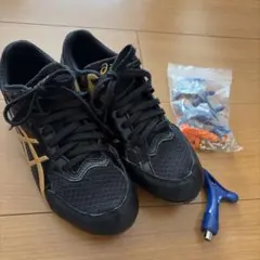 ASICS スパイクシューズ ブラック/ゴールド