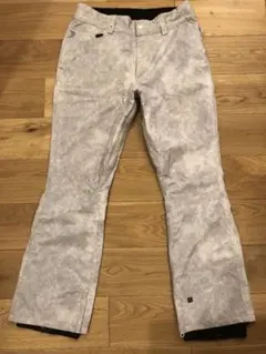 クイックシルバー　スノーボードパンツ 防水性