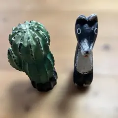 木彫り サボテンと猫の置物 インテリア オブジェ 2点セット