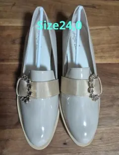 Launa lea ビジュー付き エナメルローファー ベージュ 24.0cmのサムネイル