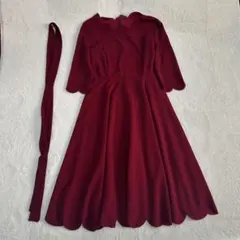 【美品】バーガンディ スカラップネックワンピース