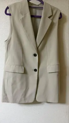 GU ジレ ベージュ