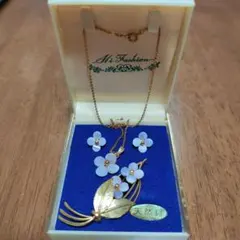 天然貝製 花モチーフ ネックレス　ブローチ　イヤリング　3点セット