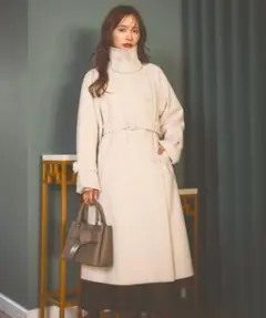 今期！misty womanクリーム色ロングコートのサムネイル