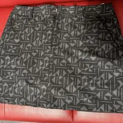 レディースTaylor Made スカート 黒×グレー インナーパンツ付き 総柄