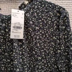 eartecologyの黒地小花柄長袖ワンピース Fサイズ