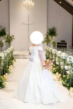 ホワイトオフショルダーウェディングドレス