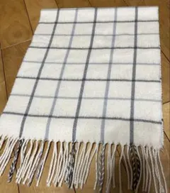 白チェック柄　フリンジ付きマフラー