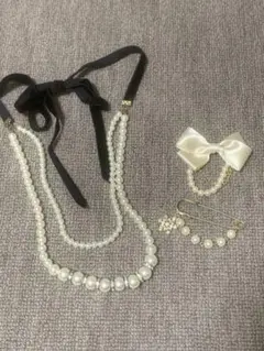 ネックレス2点とブローチ2点セット