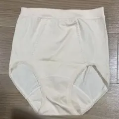 クリーム色 ハイウエストサニタリーショーツ L-LLサイズ　シャルレ