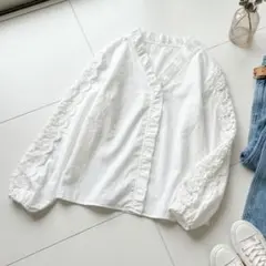 SHEIN　花柄レースブラウス フリル 白 Vネック　プルオーバー　長袖