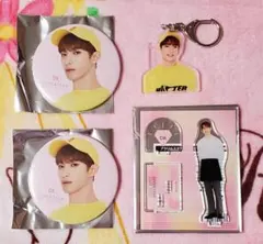 SEVENTEEN CAFE 2020 ドギョム アクリルスタンド 缶バッジ