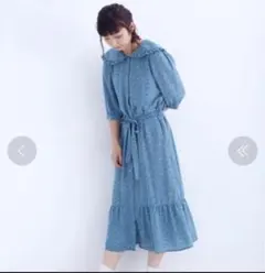 メルロービッグ襟フラワー柄五分丈ワンピース水色、ブルー