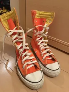 オレンジのALL STARハイカットスニーカー