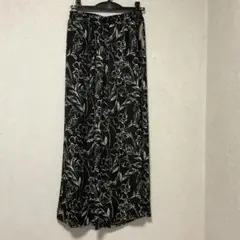 ESSEME 花柄スカンツ Mサイズ