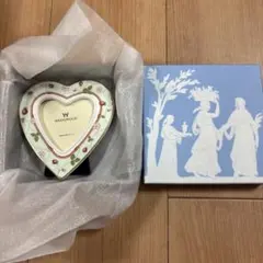 【新品】WEDGWOOD ワイルドストロベリー ハート型 フォトフレームのサムネイル