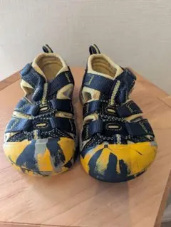 KEEN キッズ サンダル ブラック イエロー　13.5cm