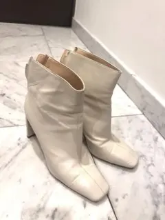 ZARA ホワイトレザー ジッパーブーツ