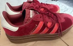 adidas Gazelle レッドスニーカー
