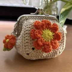ハンドメイド　かぎ編みがま口ポーチ　小銭入れ　花モチーフ編み　グラニースクエア