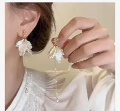 シェル　花びら　ピアス　ウェディング　結婚式　パーティー　お呼ばれ　花嫁