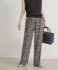 美品｜アーバンリサーチドアーズ｜フラワープリントリラックスパンツのサムネイル