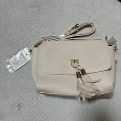 ホワイト　タッセル付き ショルダーバッグ