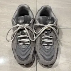 New Balance 725 グレー スニーカー