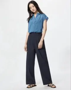 タックワイドパンツ　丈長め　UNIQLO 無地ネイビー