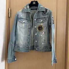 レトロなハローキティ パッチ付きデニムジャケット