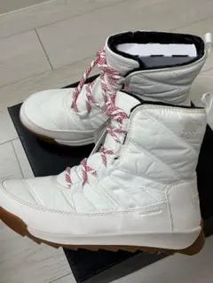 新品SOREL ウィットニーIIショートレース防水ホワイトブーツ